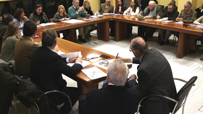 Imagen de la reunión de la Mesa del Caballo celebrada ayer en el Ayuntamiento.