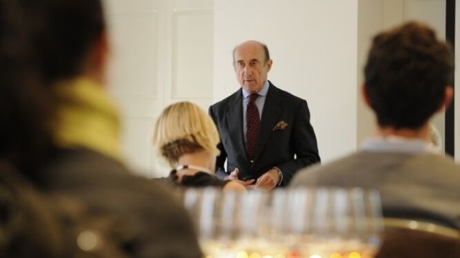 El presidente del Consejo Regulador, Beltrán Domecq, durante una cata reciente de vino de Jerez en Londres.