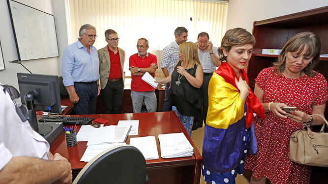 La alcaldesa en la inauguración de la oficina municipal de Memoria Democrática.