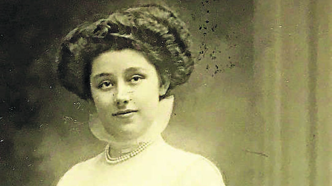 María Consolación Dávila Garvey: abajo una imagen de Consuelo con su hija Concha Ybarra Dávila.