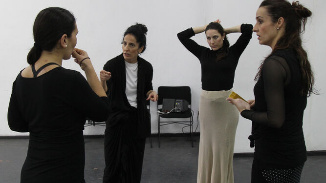 Mercedes Ruiz, durante uno de los ensayos del espectáculo sobre la obra ‘Tauromagia’.