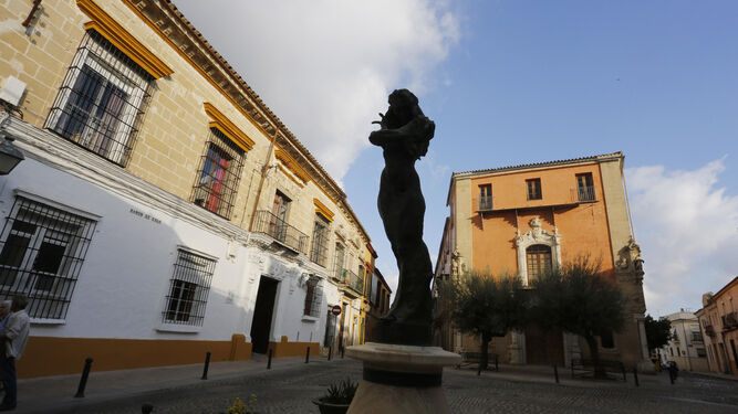 Los vecinos de San Miguel piden que el Palacio de Villapanés, al fondo, albergue el Museo de Lola Flores.