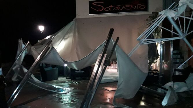 Un tornado causa estragos en Puerto Sherry