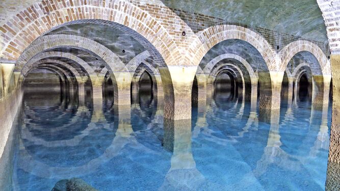 El depósito de agua de Tempul, en las instalaciones del Zoo de Jerez, el primero que se construyó en la ciudad.