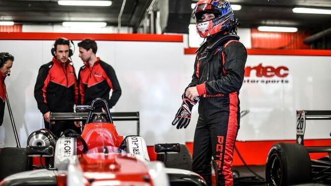 Petru Florescu, ayer en el garage del Fortec Motorsport.