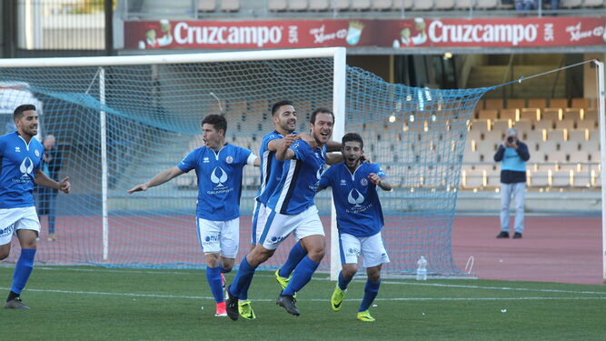 Joaqui, Álex Padilla, Cuenca, Jorge Herrero y Heredia celebran un gol del Xerez Deportivo FC en Chapín.