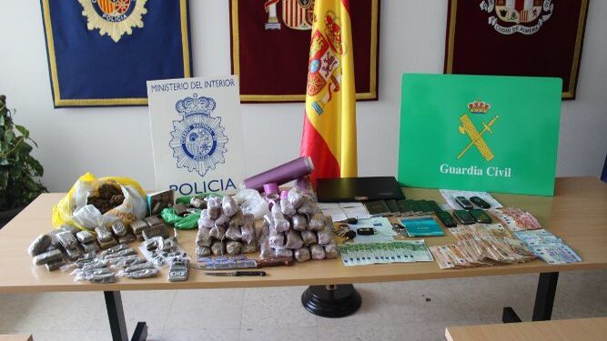 La organización también se dedicaba a introducir droga en España.