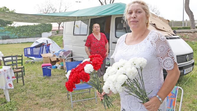 Cien adultos y 55 menores viven en el campamento de la Feria