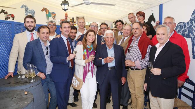 Propietarios y personal de Montesierra, ayer en la caseta de Diario de Jerez junto al director y al gerente del peri&oacute;dico.