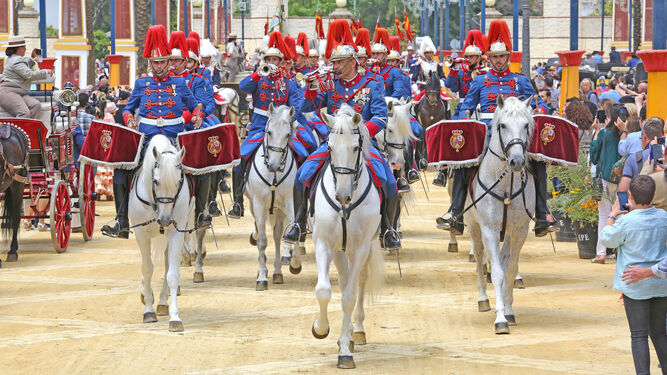 La Parada Hípica reunió a la Guardia Real con los enganches por la Feria