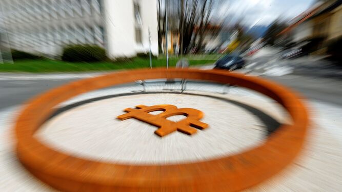 Monumento dedicado a la criptomoneda Bitcoin en Kranj, Eslovenia.