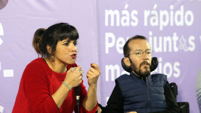 Teresa Rodríguez y Pablo Echenique, durante un acto de Podemos en Córdoba.