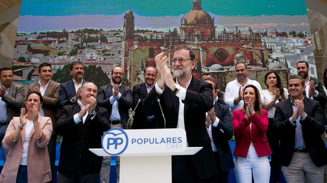 Imagen de este mismo año de Mariano Rajoy rodeado por algunos de los que serán candidatos del PP a las alcaldías de la provincia de Cádiz en 2019.