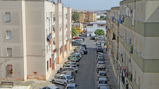 La calle Teodoro Molina, en Picadueña Baja, donde se localizó el inmueble donde tenían secuestrados a tres menores.