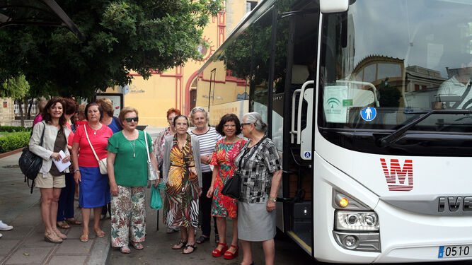 Visita de asociaciones de mujeres al Parlamento andaluz