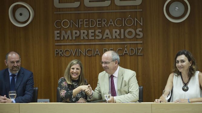 Irene García y Javier Sánchez Rojas, en la sede de la CEC.