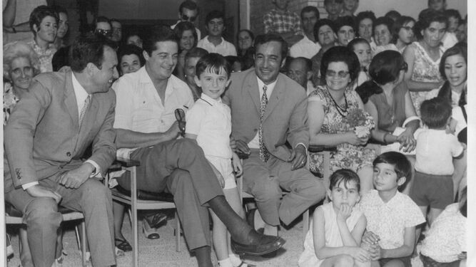 Con el director Francisco Javier Azúar y el alcalde Miguel Primo de Rivera, en 1966.