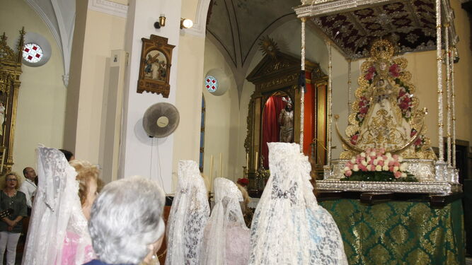 La Virgen del Rocío recorrió las calles de la ciudad tras una eucaristía