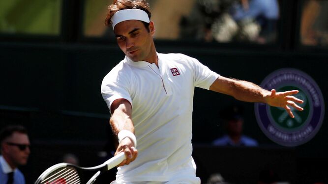 Roger Federer disputa su primer partido vestido por Uniqlo.