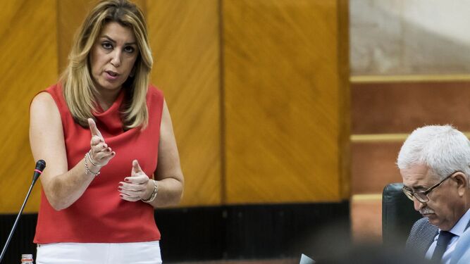 Susana Díaz, ayer durante su intervención en la sesión de control en el Parlamento de Andalucía.