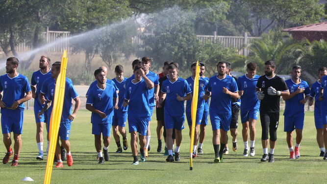 Los futbolistas azulinos juegan esta tarde su primer amistoso de pretemporada.