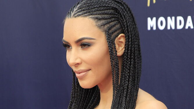 Kim Kardashian luciendo trenzas en los MTV Awards