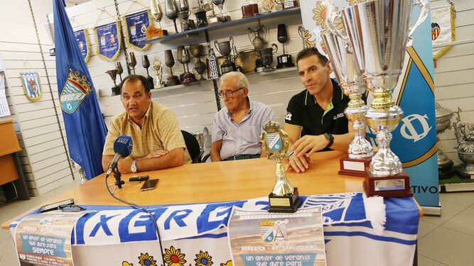 Vicente Vargas presentó la tercera edición del trofeo junto a Rafa Verdú y Pepe Ruiz.