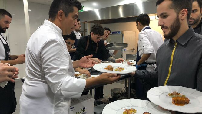 El chef Roberto Rodríguez brilla en la segunda Cena de las Estrellas