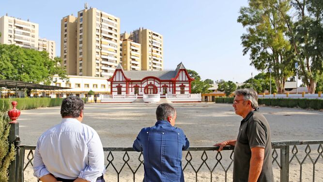 Antonio Montero, Antonio Saldaña y Javier Durá, ayer en el Depósito de Sementales.