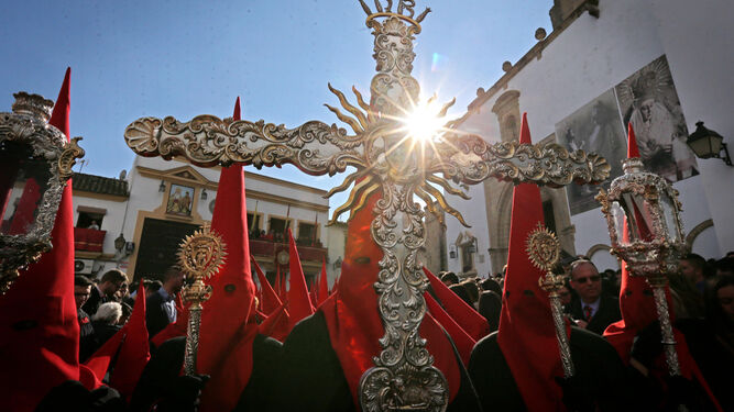 Imagen de la salida de la hermandad de los Judíos de San Mateo en la tarde del Martes Santo.