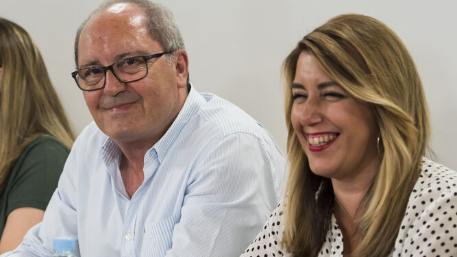 Susana Díaz y Juan Cornejo, en la reunión de la Ejecutiva del PSOE de este lunes.
