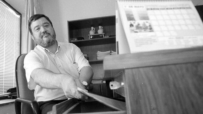 Juan Pérez, en su despacho.