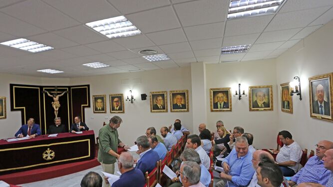 Imagen de la reunión de hermanos mayores el pasado lunes en la sede de la Unión de Hermandades.