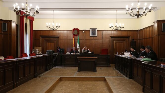 Una sala de la Audiencia de Sevilla durante un juicio.