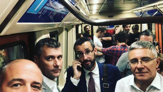 Romero, Gómez, Franco y Casanova, ayer en el metro.