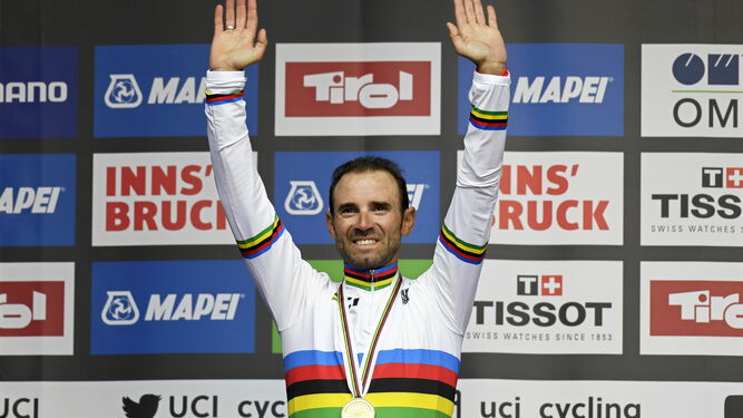 Valverde luce el jersey arcoíris en el podio de Innsbruck.