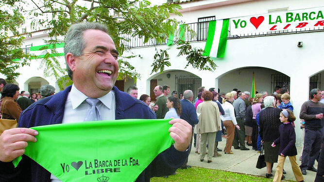 Roque Valenzuela, ex alcalde de La Barca, en marzo de 2002 cuando la pedanía celebró un referéndum sobre la posibilidad de iniciar su segregación.