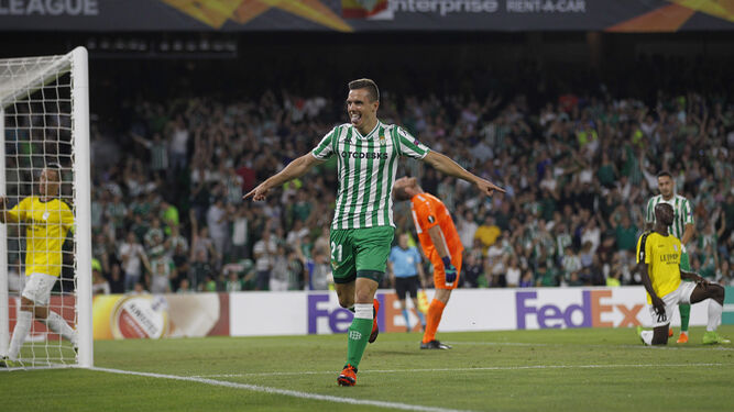 Lo Celso celebra su primer gol con el Betis, el segundo de la cuenta local.