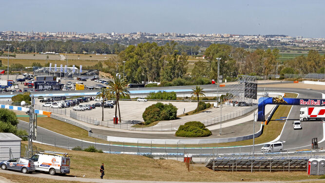 Preparativos en el circuito de velocidad, los días previos a la celebración del último Gran Premio de Jerez.