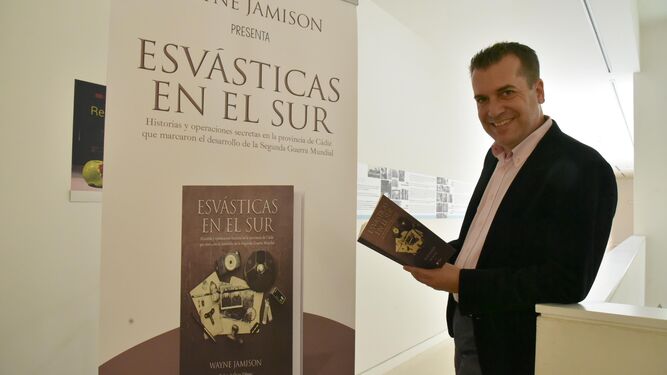 Wayne Jamison, durante la presentación de su libro en el Museo Cruz Herrera de La Línea.