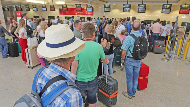 Varios pasajeros en el aeropuerto de Jerez en una imagen reciente