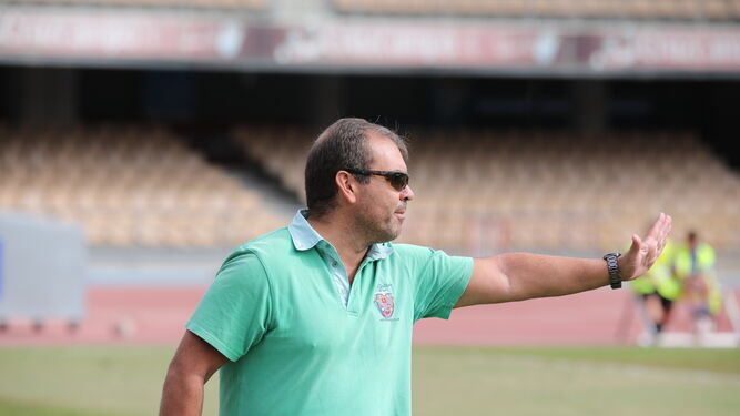 Javi Rivas, entrenador del Guadalcacín, espera que su equipo compita en Ceuta.