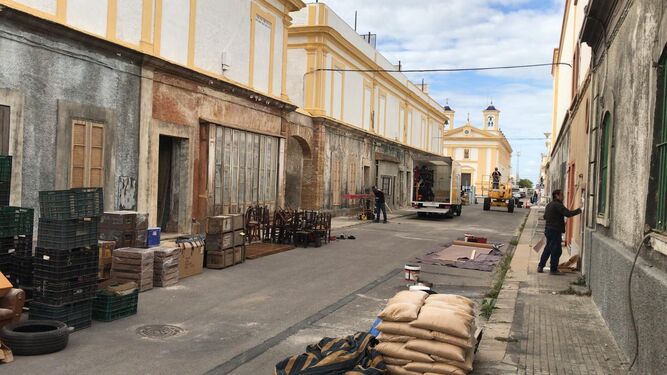 Preparativos para el rodaje en una de las calles de La Carraca