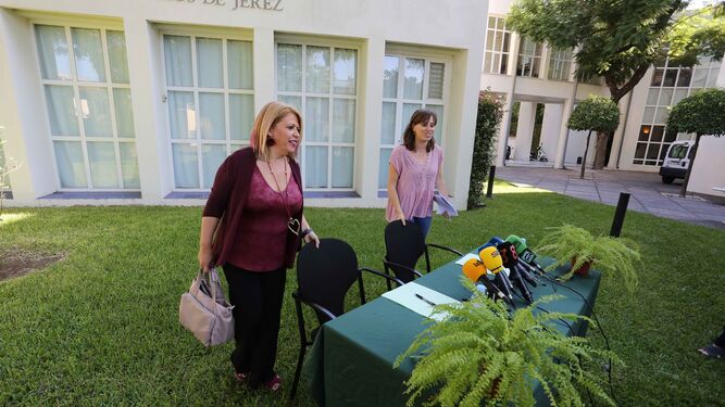 La alcaldesa Mamen Sánchez y la delegada Laura Álvarez, a principios de mes cuando presentaron los primeros planes de empleo.