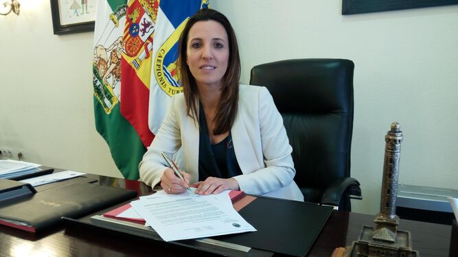 La alcaldesa de Chipiona, Isabel Jurado, en una imagen de archivo.