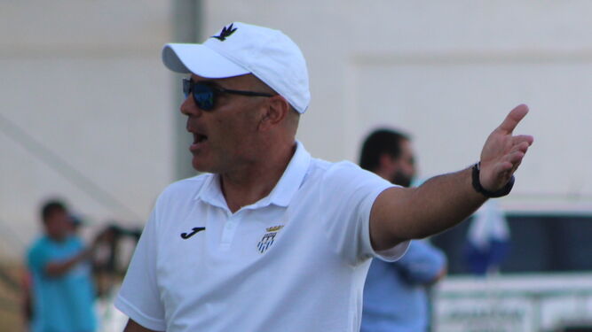 Pepe Bermúdez, entrenador del Arcos, vuelve a El Rosal.