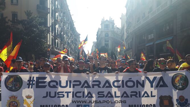 Manifestación del sindicato Jusapol por las calles de Barcelona.