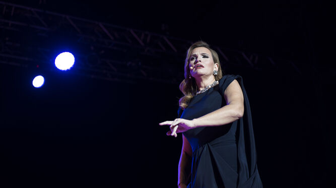 Ainhoa Arteta, durante una actuación en Granada.