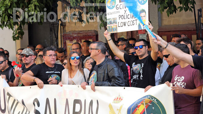 'Jusapol' se manifiesta frente al Ayuntamiento de Jerez