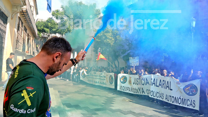 'Jusapol' se manifiesta frente al Ayuntamiento de Jerez